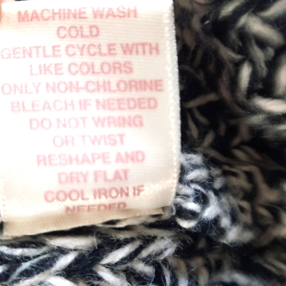 York & Hudson by Shantex Oversized Turtle neck Sweater.  While & Black, Small - Picture 6 of 10